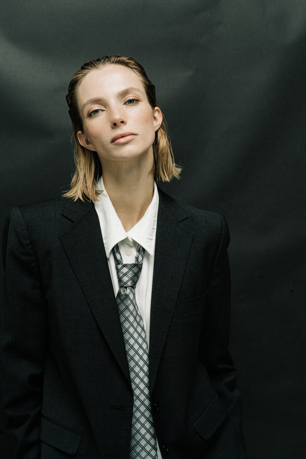 VAL — look 50